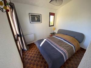 Postel nebo postele na pokoji v ubytování Villa T2 Front de Mer avec Terrasse à Port Leucate - 4 Couchages, Parking Privé, Plage à Pieds - FR-1-81-515