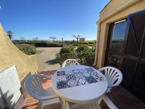 Balkón nebo terasa v ubytování Villa T2 Front de Mer avec Terrasse à Port Leucate - 4 Couchages, Parking Privé, Plage à Pieds - FR-1-81-515