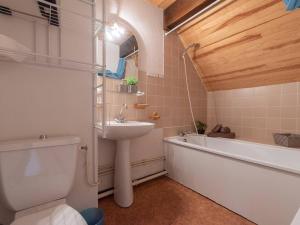 Ванна кімната в Appartement Vielle-Aure, 4 pièces, 8 personnes - FR-1-296-313
