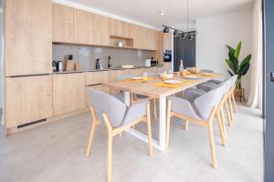 Kuchyň nebo kuchyňský kout v ubytování Villa Yolo Norte Private Pool Corralejo By Holidays Home