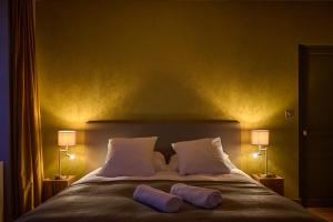 a bedroom with a bed with two pillows on it at Appartement Montagnon - les suites du palais - Classé 4 étoiles, parking privé, vue cathédrale, 3 chambres, PRIMO C0NCIERGERIE in Nevers