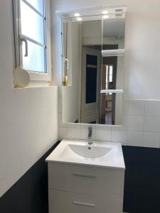 Ванна кімната в La clé de FA - Fibre Wifi - Parking - Calme et tranquilité