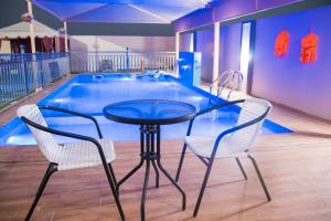 Kolam renang di atau dekat dengan استراحة مارينا ضباب marina dibab guste house