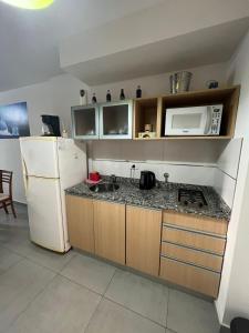 Una cocina o kitchenette en 8M Monoambiente nuevo en el Centro de Rosario p 2 personas