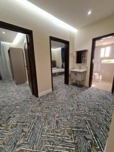 Μια τηλεόραση ή/και κέντρο ψυχαγωγίας στο Amwaj Alula أمواج