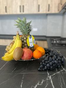 a plate of fruit sitting on a counter at Apartamente Lux SYA Residence in Braşov