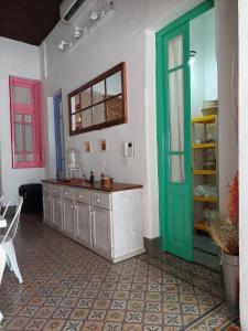 a room with a counter and a green door at Aristobulo in Buenos Aires