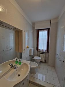 a bathroom with a sink and a toilet at Condominio Stefania in Ameglia
