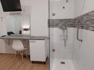 Kuchyň nebo kuchyňský kout v ubytování Apartamentos Rous - Solo adultos
