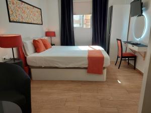 Postel nebo postele na pokoji v ubytování Apartamentos Rous - Solo adultos