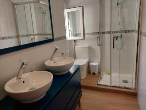Koupelna v ubytování Apartamentos Rous - Solo adultos