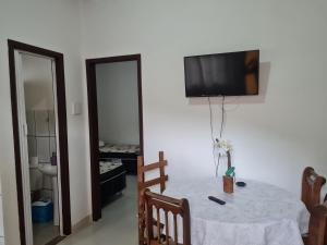 Μια τηλεόραση ή/και κέντρο ψυχαγωγίας στο Hospedagem do BIRÓ