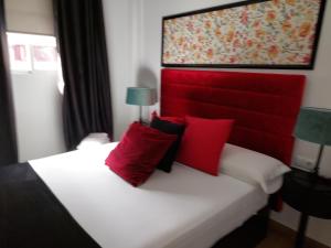 Postel nebo postele na pokoji v ubytování Apartamentos Rous - Solo adultos