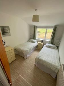 Voodi või voodid majutusasutuse Idyllic Whitby Cottage, with sea views, sleeps 6 toas