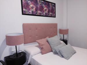 Postel nebo postele na pokoji v ubytování Apartamentos Rous - Solo adultos