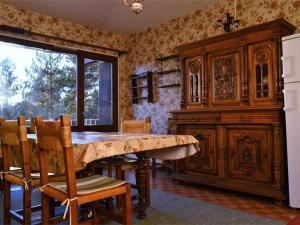 a kitchen with a table and chairs and a window at Appartement Font-Romeu-Odeillo-Via, 3 pièces, 6 personnes - FR-1-580-32 in Font-Romeu-Odeillo-Via