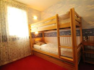 a bedroom with two bunk beds and a window at Appartement Bagnères-de-Luchon, 3 pièces, 7 personnes - FR-1-313-171 in Luchon