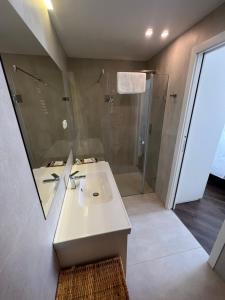 Koupelna v ubytování Erkel Rooftop Suites