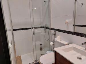 Koupelna v ubytování Apartamentos Rous - Solo adultos