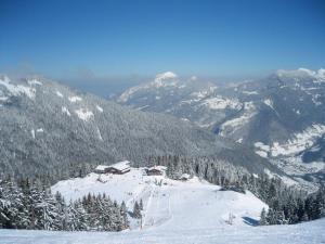 a snow covered mountain with a ski lodge on a ski slope at Appartement Saint-Jean-d'Aulps, 1 pièce, 6 personnes - FR-1-573-26 in Saint-Jean-d'Aulps