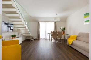 Posezení v ubytování Erkel Rooftop Suites