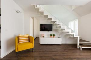 TV a/nebo společenská místnost v ubytování Erkel Rooftop Suites