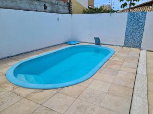 Swimming pool sa o malapit sa Casa na Aruana com piscina e 3/4