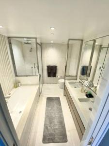a large bathroom with a tub and a toilet at Lovely 3 Bedroom Condo near Central Park in New York