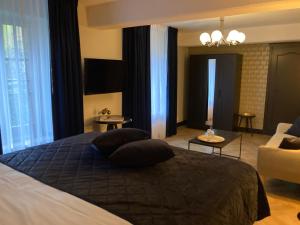 Een bed of bedden in een kamer bij Hotel- en Restaurant Kasteel Elsloo