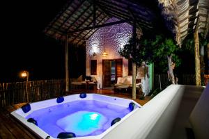 a jacuzzi tub in front of a house at night at Casa Mangue in Macapá