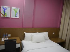 Postel nebo postele na pokoji v ubytování Hotel Wawasan