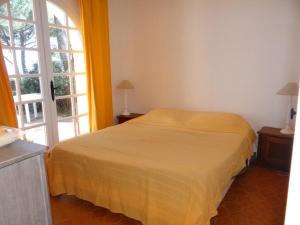 a bedroom with a bed and a large window at Villa Cavalaire-sur-Mer, 3 pièces, 6 personnes - FR-1-100-199 in Cavalaire-sur-Mer