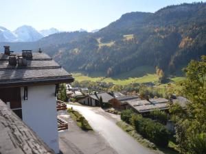 a view of a village with mountains in the background at Appartement Le Grand-Bornand, 4 pièces, 7 personnes - FR-1-241-218 in Le Grand-Bornand