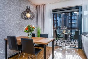 Posezení v ubytování Apartament I313 Molo Lipno with private wellness