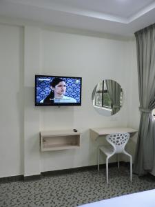 TV a/nebo společenská místnost v ubytování Merlin Hotel Penang