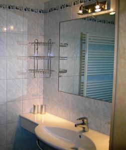 a bathroom with a sink and a mirror at Gästehaus Gschwandtner in Mühlbach am Hochkönig