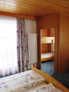 a bedroom with a bunk bed and a mirror at Gästehaus Gschwandtner in Mühlbach am Hochkönig