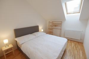 Postel nebo postele na pokoji v ubytování Apartmány U Květné zahrady