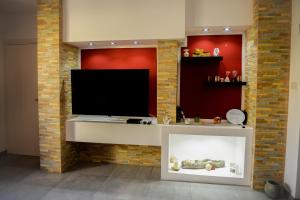 Sjónvarps- og/eða afþreyingartæki á Modern and Homely Apartment in Marsaskala