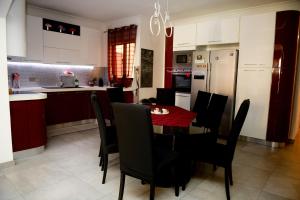 Eldhús eða eldhúskrókur á Modern and Homely Apartment in Marsaskala