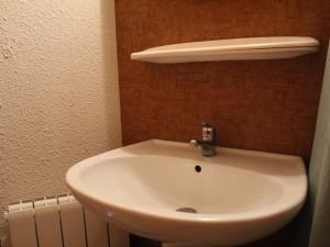 a bathroom with a white sink and a white shelf at Appartement Vars-Sainte-Marie, 1 pièce, 4 personnes - FR-1-330B-157 in Vars