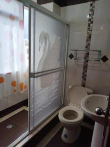 Koupelna v ubytování HOTEL VELANEZ SUITE Riobamba
