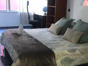 A bed or beds in a room at 110 square meters, 5 min of all-Best area of Las Palmas