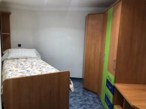A bed or beds in a room at 110 square meters, 5 min of all-Best area of Las Palmas