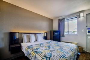 Postel nebo postele na pokoji v ubytování Motel 6-Jackson, MS