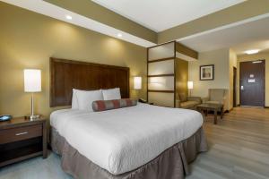 Postel nebo postele na pokoji v ubytování Best Western Plus Lacey Inn & Suites + 25 fotografií