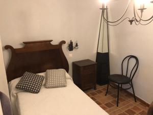 A bed or beds in a room at PUENTECUERVO BAJO