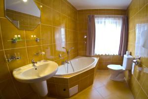 Koupelna v ubytování Hotel Zlatá Stoupa