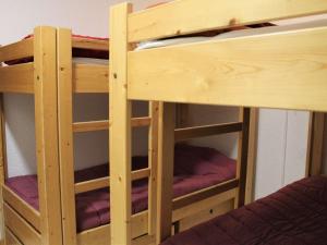 two sets of bunk beds in a room at Appartement Vars, 1 pièce, 6 personnes - FR-1-330B-106 in Vars
