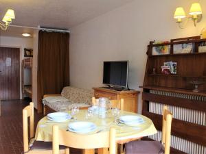 Appartement Vars, 1 pièce, 4 personnes - FR-1-330B-124 레스토랑 또는 맛집